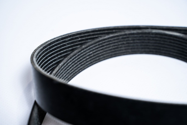 R210808 РЕМЕНЬ КОМПРЕССОРА